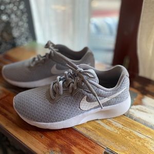 Girls Nike Gym Shoes